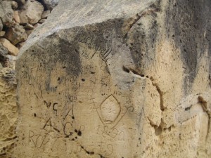 Автографы XIX века на камнях древнего храма