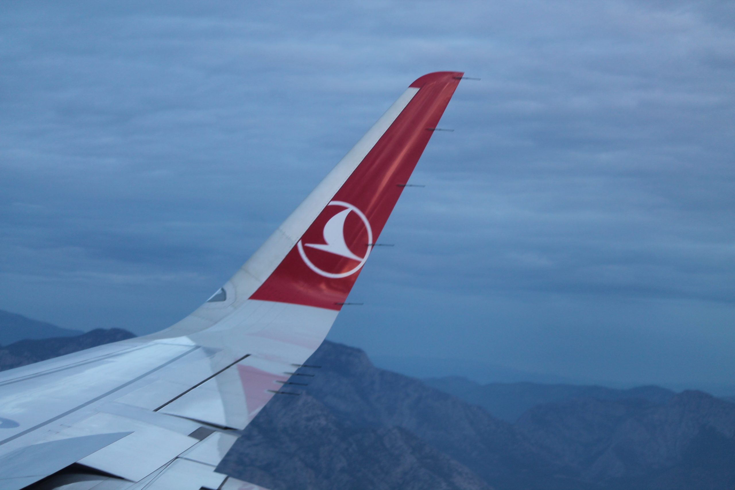 Самолет Turkish Airlines посадка в Анталье